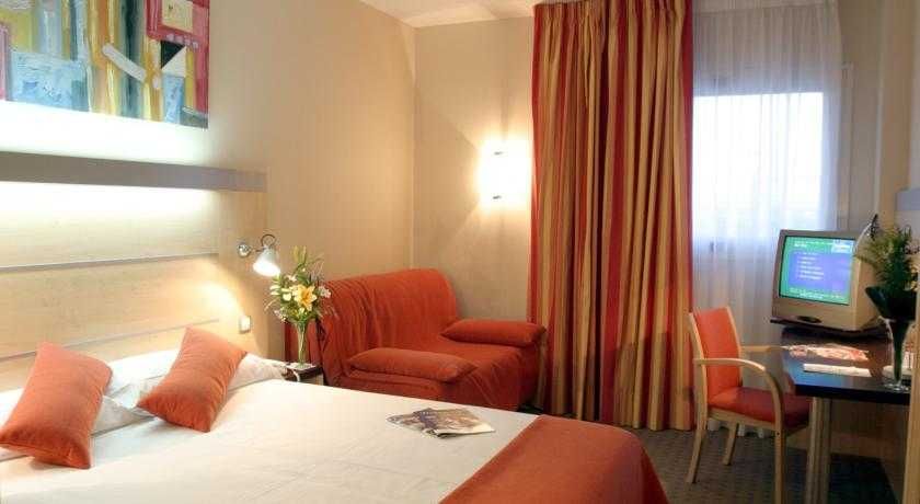 Holiday Inn Express Alcorcon+Bilhete Zoo Aquarium de Madrid 1 dia