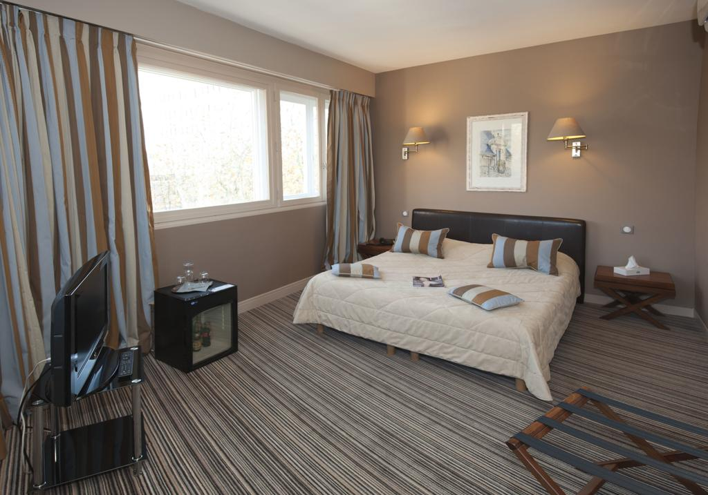 Inter-Hotel Napoleon+Bilhete Le Puy du Fou 1 dia