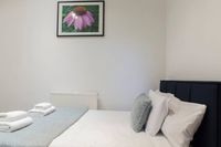 2 Bedroom Flat With Free Parking Nearby Accommodates 6
