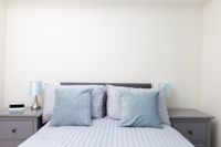 Bright, Contemporary Edinburgh Flat With Parking!