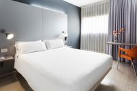 B&B Hotel Mollet+Entradas FC Barcelona VS Real Madrid - Asiento Corner