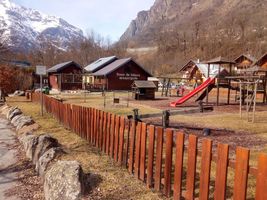 Chalet With 5 Bedrooms in Venosc, With Wonderful Mountain View, Enclosed Garden and Wifi - 400 m From the Slopes
