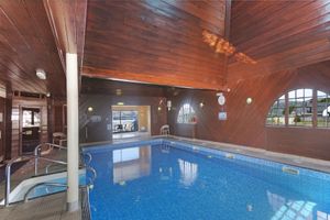Holly Tree Hotel & Swimming Pool