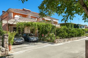 Apartment and rooms Dobrila in Jelsa