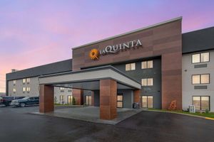 La Quinta Inn & Suites by Wyndham Nashville Airport