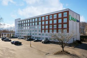 Holiday Inn Express Charleston-Civic Center by IHG