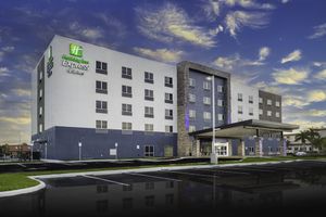 Holiday Inn Express & Suites Fort Myers Airport by IHG