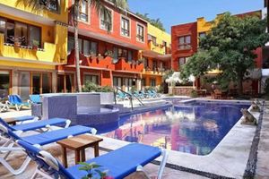 Casa Lotería -Pueblito Sayulita- Colorful, Family and Relax Experience with Private Parking and Pool