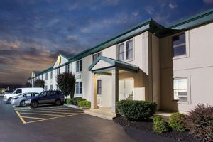 Super 8 by Wyndham Harrisburg Hershey West