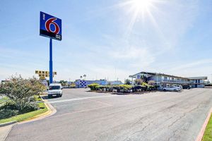 Motel 6 Laredo, TX - South