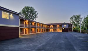 AArya Hotel By Niagara Fashion Outlets