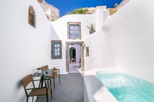 Demeter Cave House - Adults Only