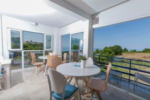 12 Olympian Gods Hotel